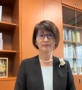 写真:看護部長 芝瀧ひろみ
