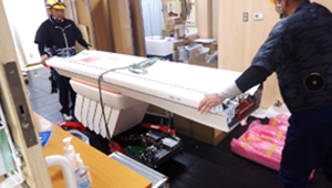 装置搬入時の様子その4
