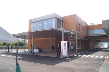 東館