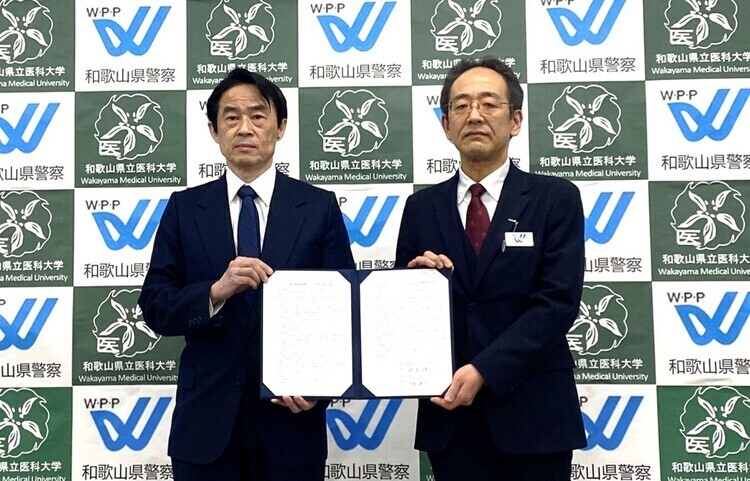 （左）本学　中尾直之　理事長・学長　　（右）和歌山県警　野本靖之　本部長