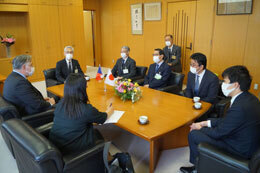 チェコ共和国駐日特命全権大使来学